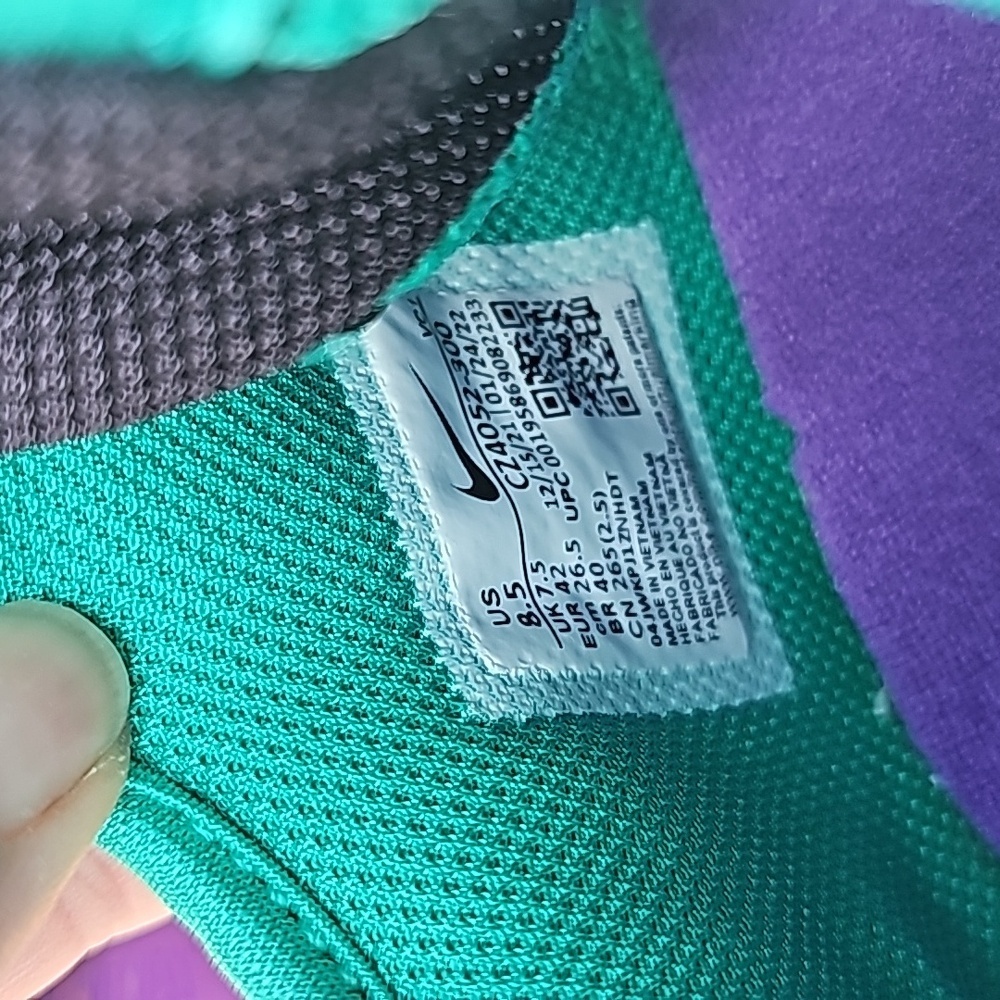 LeBron Witness VI size 10 women's - Picture 2 of 3